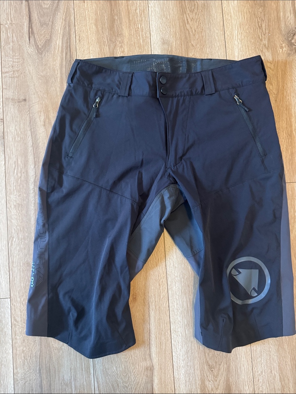 Endura MT 500 Women's Black Mountain Bike Shorts with R Leg Logo